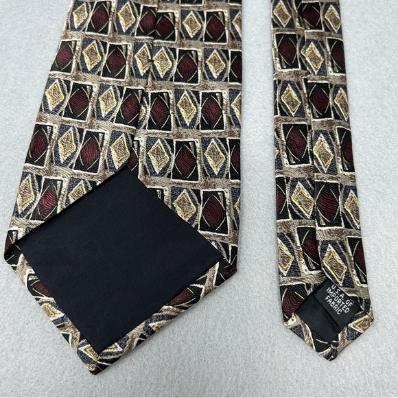Siena Collezione Men’s Brown Geometric Silk Tie, 3.75 x 56 - Picture 5 of 6